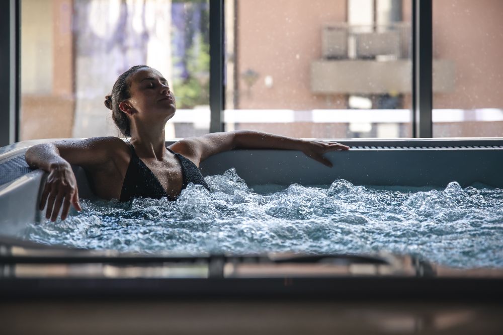 Wellness-élmény otthon: Jakuzzik és szaunák kombinációja 1 Wellness elmeny otthon Jakuzzik es szaunak kombinacioja1